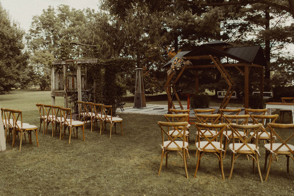 Backyard wedding ceremony decorations