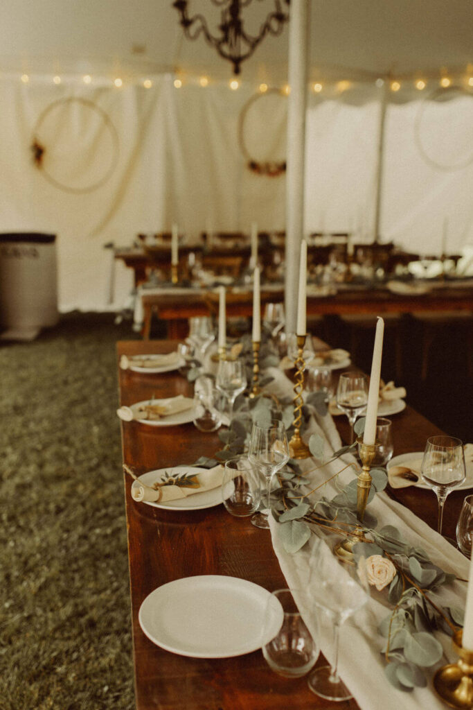 Small backyard wedding reception table decorations